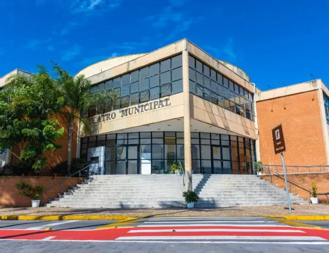 Mês de aniversário da cidade tem música, humor e clássico infantil no Teatro Municipal de São Sebastião