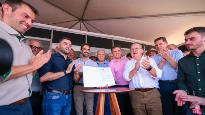 Leite e Gabriel lideram assinaturas de investimentos no agro, na infraestrutura e na promoção internacional durante a Expodireto