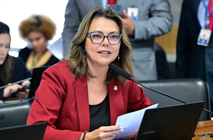 Leila Barros apresentou relatório favorável ao PL 2.322/2025; aprovado pela CE, texto segue à Câmara - Foto: Geraldo Magela/Agência Senado