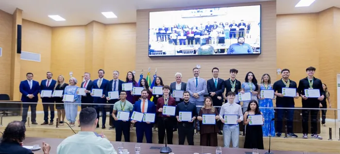  Deputado Delegado Lucas entregou título honorífico e votos de louvor a profissionais do mercado de seguro e atletas (Foto: Thyago Lorentz I Secom ALE/RO)