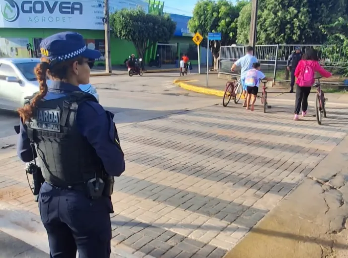 Guarda Civil Municipal reforça segurança nas entradas e saídas das escolas em Lucas do Rio Verde