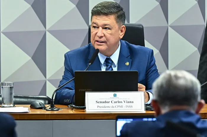 O senador Carlos Viana considerou a decisão do ministro André Mendonça 'um desrespeito entre Poderes' - Foto: Jefferson Rudy/Agência Senado