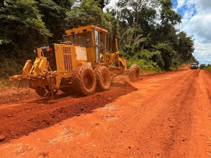  A RO-101 é uma via importante para o deslocamento da população.