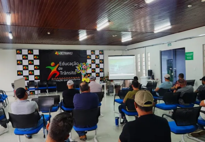 Servidores das regionais do DER-RO e Usinas de Asfalto participam de Capacitação para Condutores de Veículos de Transporte de Carga Indivisível