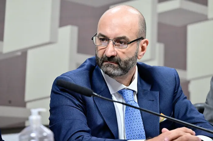 João Carlos Mansur exerceu o direito de se manter calado na maior parte da reunião da CPI do Crime Organizado - Foto: Geraldo Magela/Agência Senado