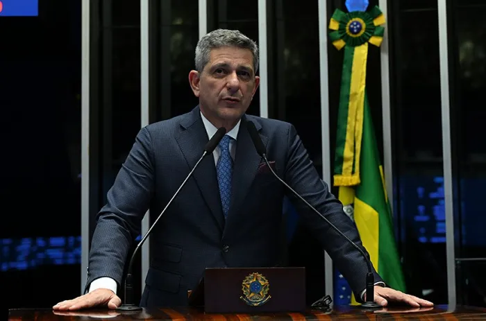 Redução da jornada não é risco para a economia, afirma Rogério Carvalho