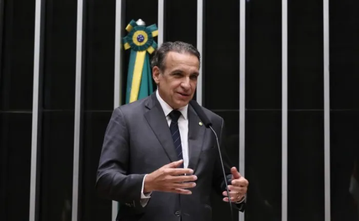 Comissão aprova regra que cobra multas antigas do ex-proprietário e cria novo seguro obrigatório