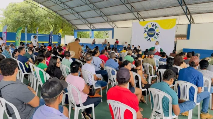 A ação leva atendimentos essenciais à população, reunindo em um único espaço serviços de cidadania, assistência social, saúde e orientações diversas