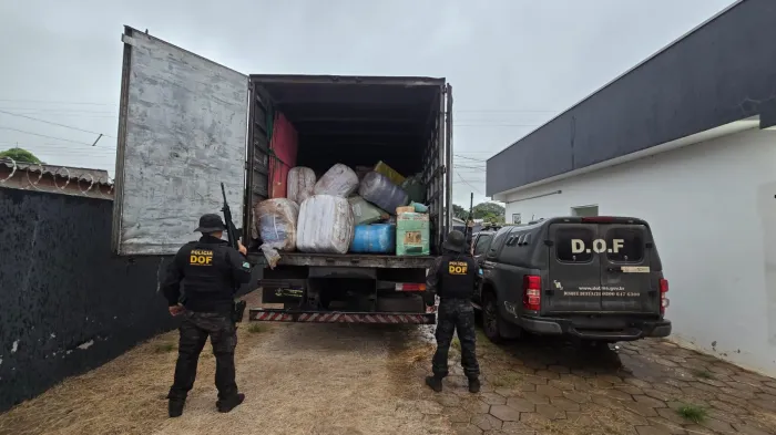 DOF apreende mais de R$ 2 milhões em materiais de contrabando e descaminho em caminhão-baú