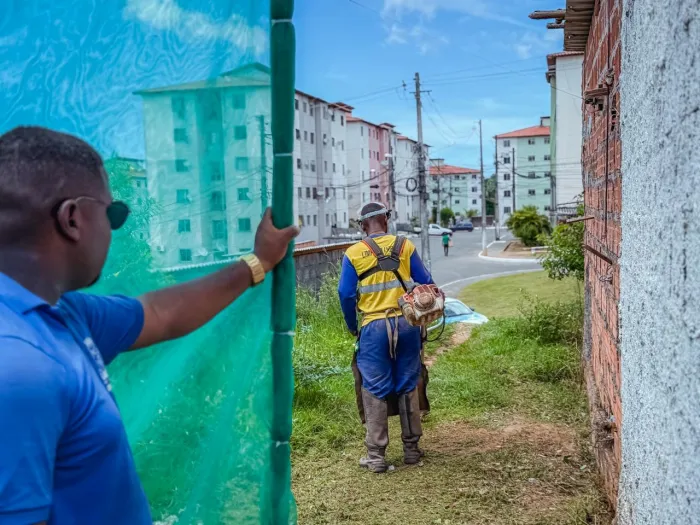 Prefeitura de Lauro de Freitas realiza mutirão de limpeza na região do Capiarara