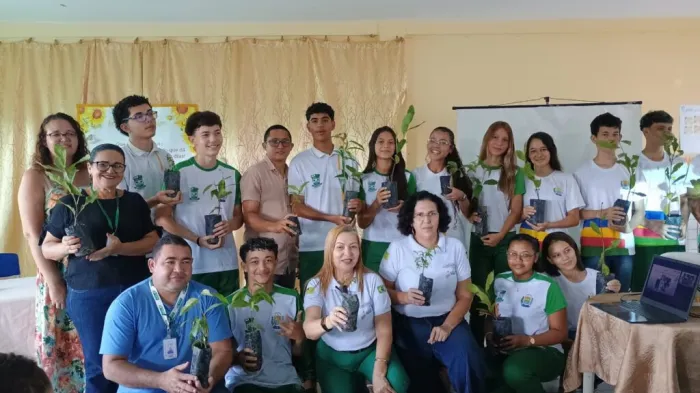 Projeto de educação ambiental mobiliza estudantes e distribui quase 700 mudas no norte do Piauí