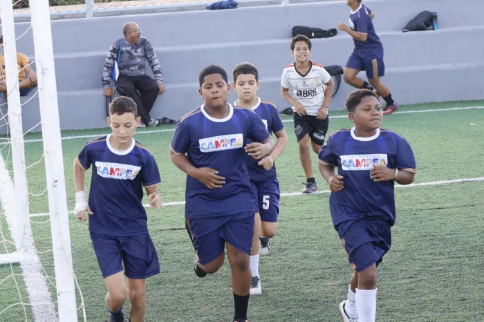 Projeto leva escolinha de futebol às comunidades periféricas de Petrolina