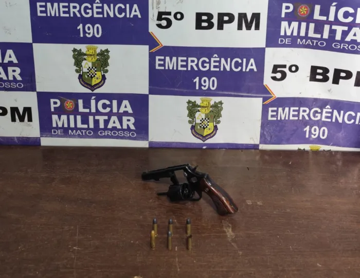 Polícia Militar prende homem por tentativa de roubo e apreende arma de fogo