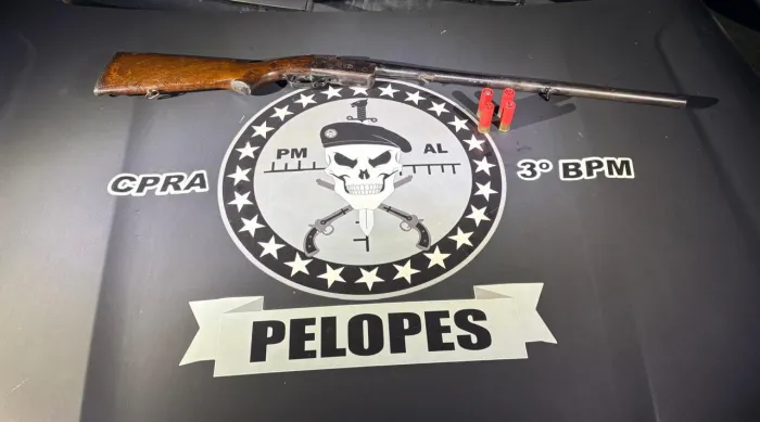 Em Arapiraca, um homem foi preso ao tentar ocultar uma espingarda - Ascom PMAL