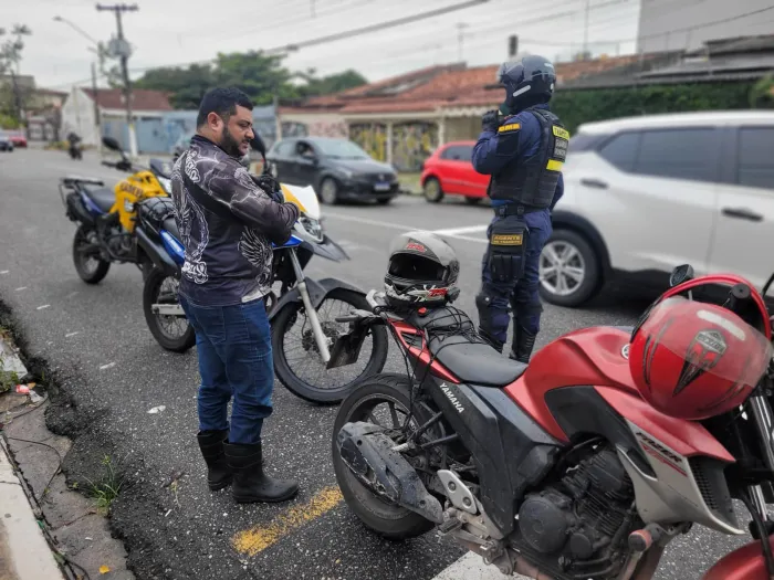 Prefeitura prende motociclista com placa de motocicleta adulterada