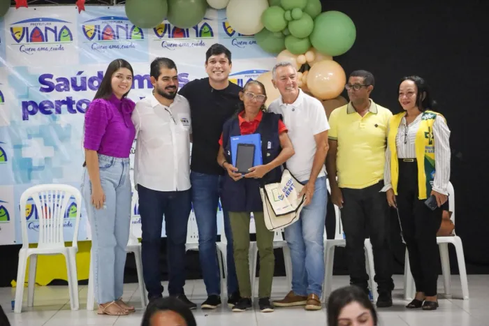 Governo entrega 157 tablets e kits de fardamento a agentes comunitários de saúde e distribui 299 óculos em Viana