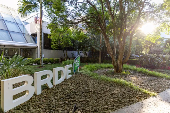 Paraná representa 36% do R$ 1 bilhão em contratos do BRDE nos primeiros 100 dias de 2026