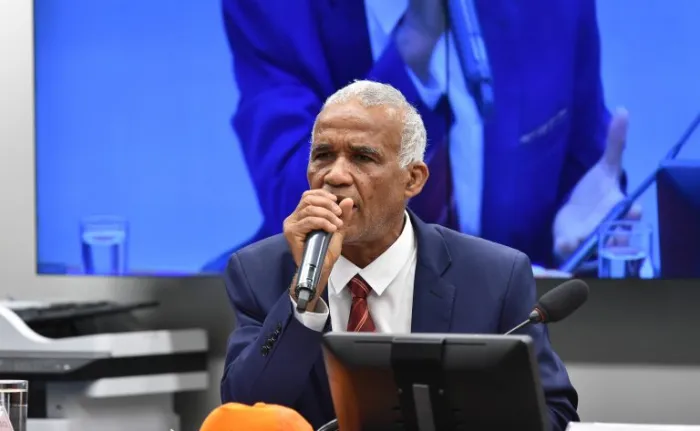 Projeto proíbe porte de arma e acesso a clubes de tiro para condenados por violência contra mulher