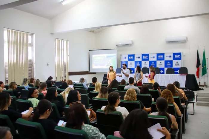 Saúde promove oficina sobre ação para detecção precoce dos cânceres de colo do útero e de mama