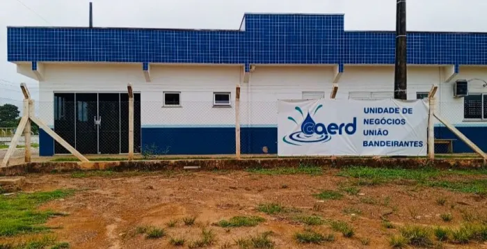  A equipe técnica da Caerd deve realizar a recuperação da rede de água tratada (Foto: Assessoria parlamentar)