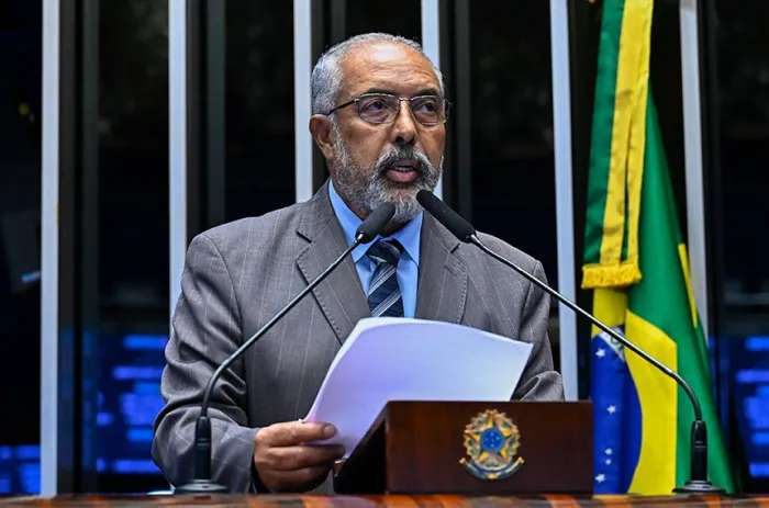 O senador Paulo Paim, em discurso na tribuna do Plenário - Foto: Waldemir Barreto/Agência Senado