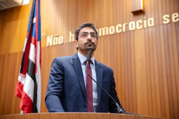 Deputado Florêncio Neto durante a sessão plenária desta terça-feira (17)