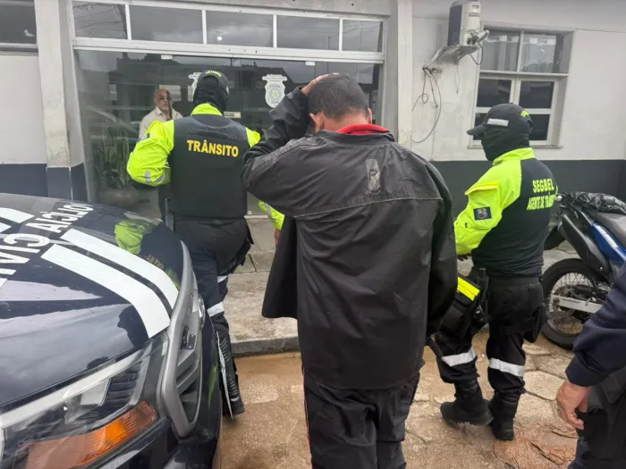 Motociclista com CNH falsa é preso durante blitz na Marambaia