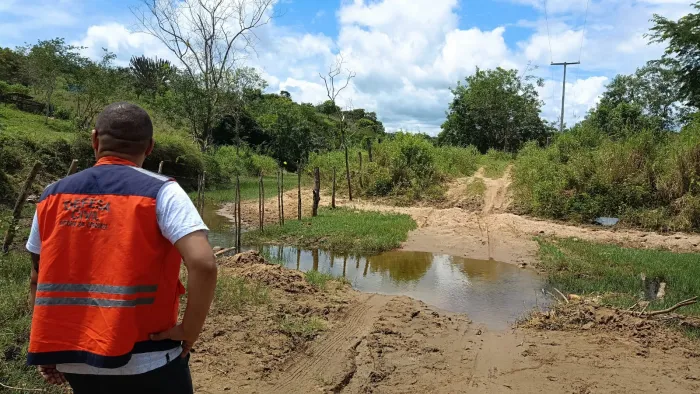 Defesa Civil monitora vazão do Rio Pardo no Barreiro e SMDR realiza melhorias na estrada para garantir acesso seguro