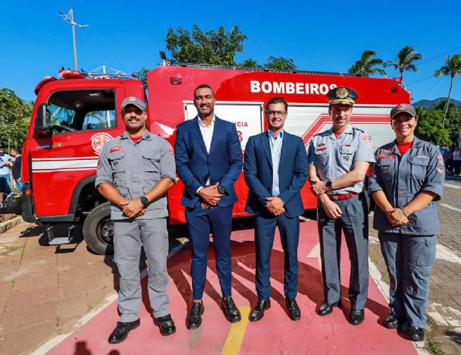 São Sebastião reforça segurança com entrega de caminhão auto bomba aos Bombeiros