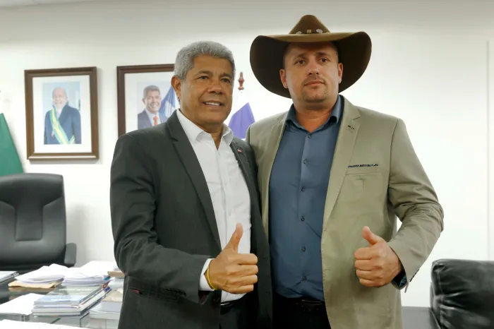 Governo do Estado entrega novos equipamentos e debate novos investimentos para Cordeiros