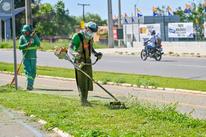 Secretaria Municipal de Meio Ambiente intensifica manutenção de praças e jardins após estiagem
