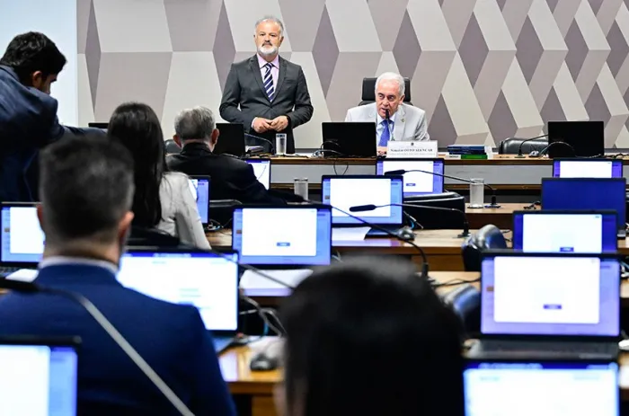 O projeto segue para o Plenário em regime de urgência - Foto: Geraldo Magela/Agência Senado