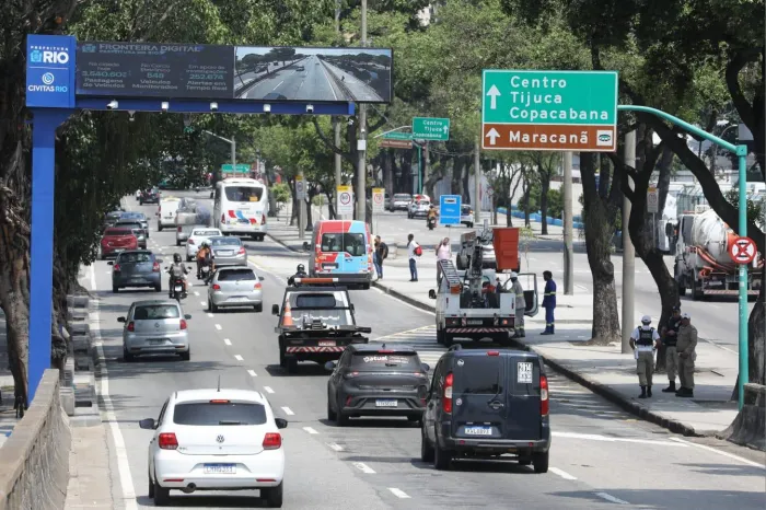 Cada um desses pórticos e semipórticos é equipado com câmeras inteligentes capazes de ler placas e identificar veículos. Foto: Marcos de Paula