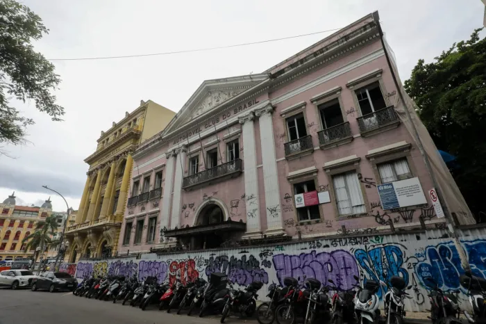 Prefeitura firma acordo para transformar prédio do Automóvel Clube em Museu do Petróleo e Novas Energias