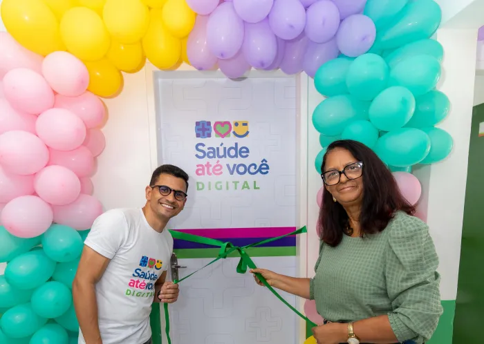 Secretário executivo da Sesau, Igor Montteiro, e a secretária de Saúde de Branquinha, Nilza Malta, inauguram sala do Saúde Até Você Digital - Rodrigo Lino/ Ascom Saúde Até Você