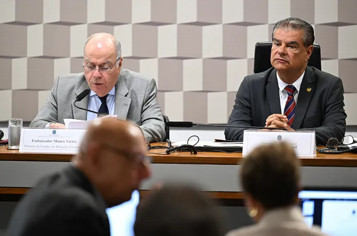 CRE aponta preocupação a chanceler Mauro Vieira com conflito no Irã