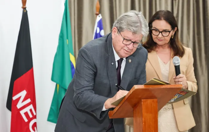 João Azevêdo assina parcerias para recuperar prédios da UFPB e será homenageado com o Título de Doutor Honoris Causa pela instituição