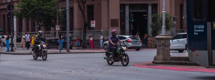 Detran alerta motociclistas para cuidados essenciais no trânsito
