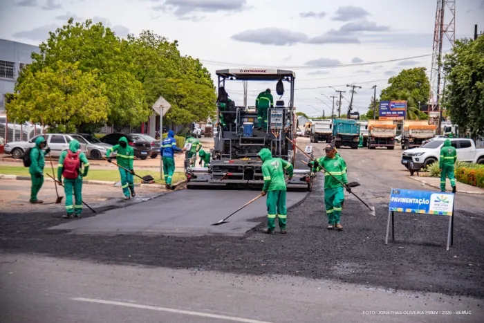 Recapeamento avança e melhora vias no bairro Mecejana