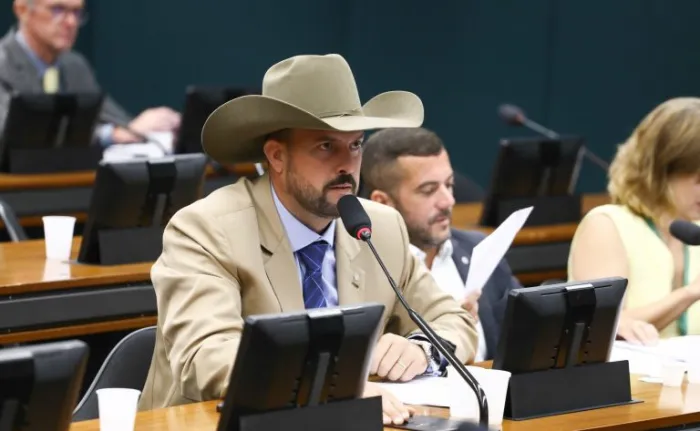 Comissão aprova substituição de faróis originais de veículos por lâmpadas LED