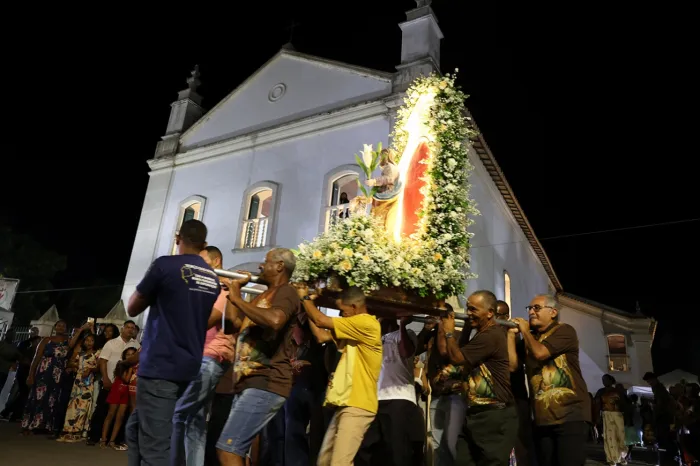 Devoção e fé levam fiéis à missa e procissão do padroeiro do distrito de São José