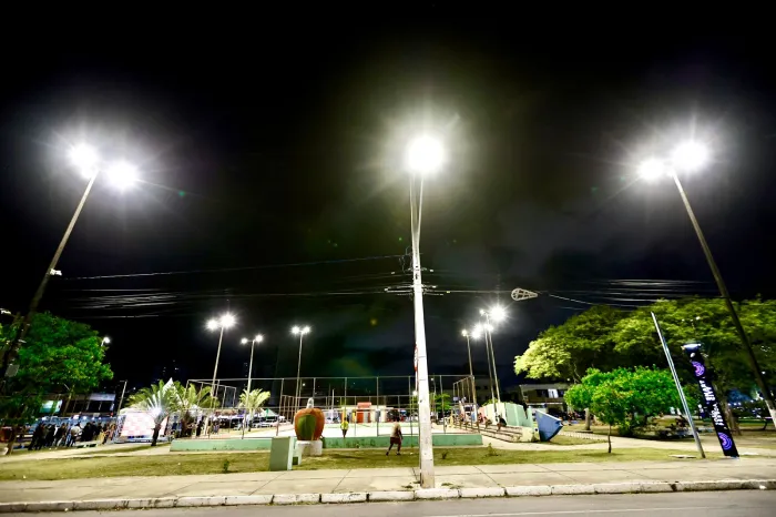 Cícero Lucena inaugura nova iluminação de LED no Bessa, Jardim Oceania e Aeroclube