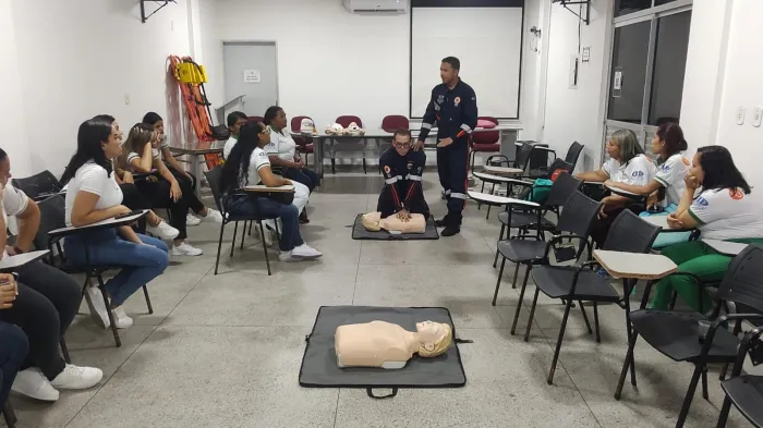 Samu recebe visita de alunos do curso de Técnico de Enfermagem de Joaquim Gomes