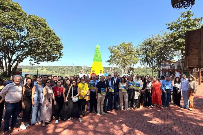 Turistas da América do Sul injetaram US$ 320 milhões no Paraná em 2025