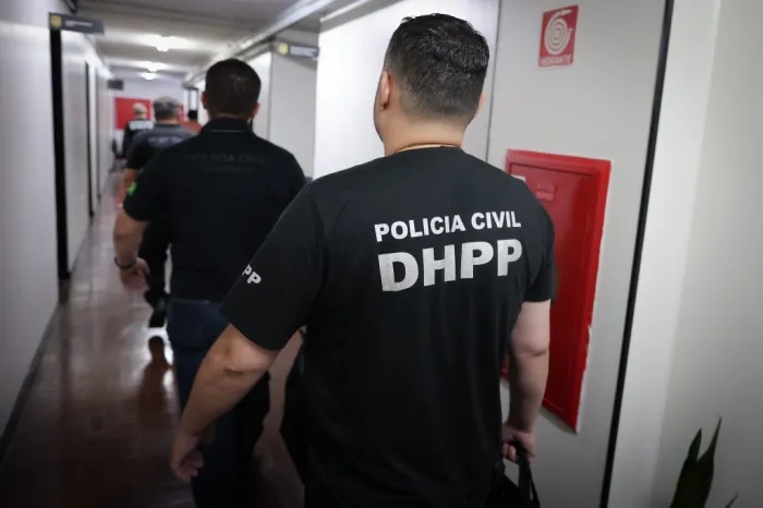 A ação é desdobramento de uma investigação que envolve um piloto de avião com atuação no Aeroporto de Congonhas