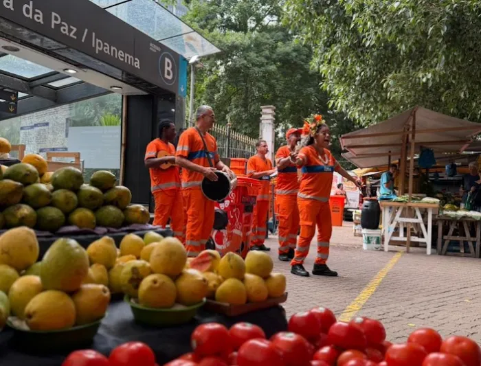 Operação Feira Limpa, da Comlurb, chegou a Ipanema nesta sexta-feira, 20