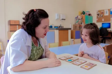 Pesquisadores avaliam sono, desenvolvimento motor e audição de crianças com síndrome de Down