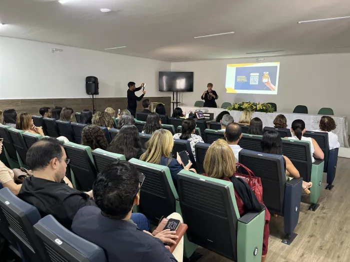 Uncisal lança segundo volume de livro que utiliza crônicas na educação em saúde