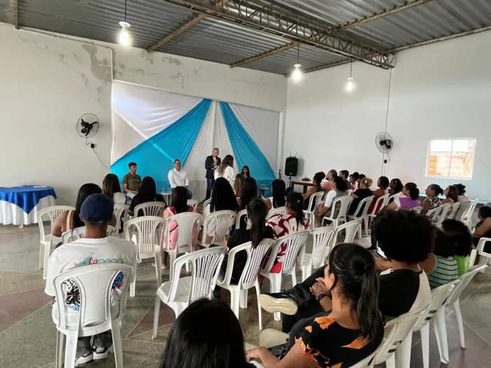 Semdes e Senai entregam certificados de cursos profissionalizantes para moradores da região do Campinhos