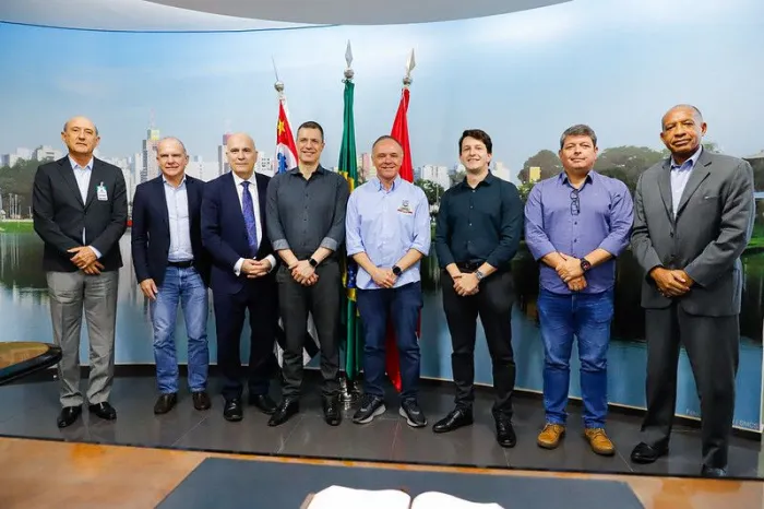 Prefeito discute inovação com especialista de Barcelona